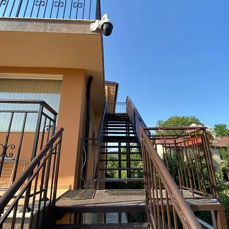 M&v House Warna